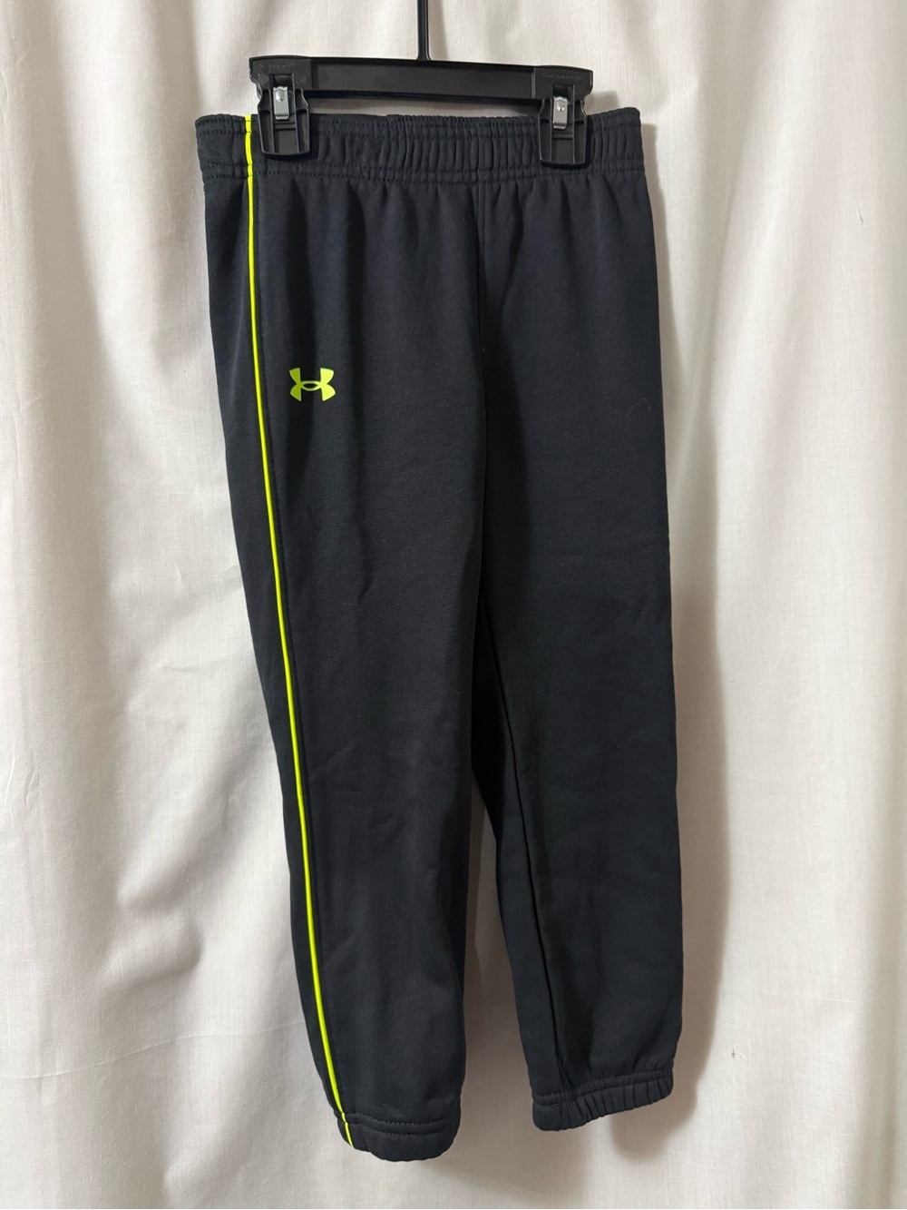 NWT Under Armour Black, Gray & Neon Yellow Boys 4T Hoodie Set 0158 - Picture 5 of 14